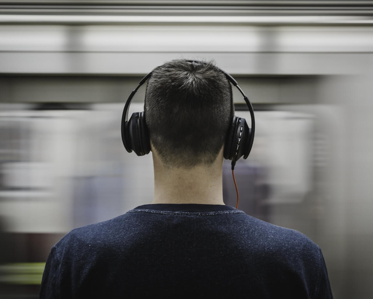 headphones metro